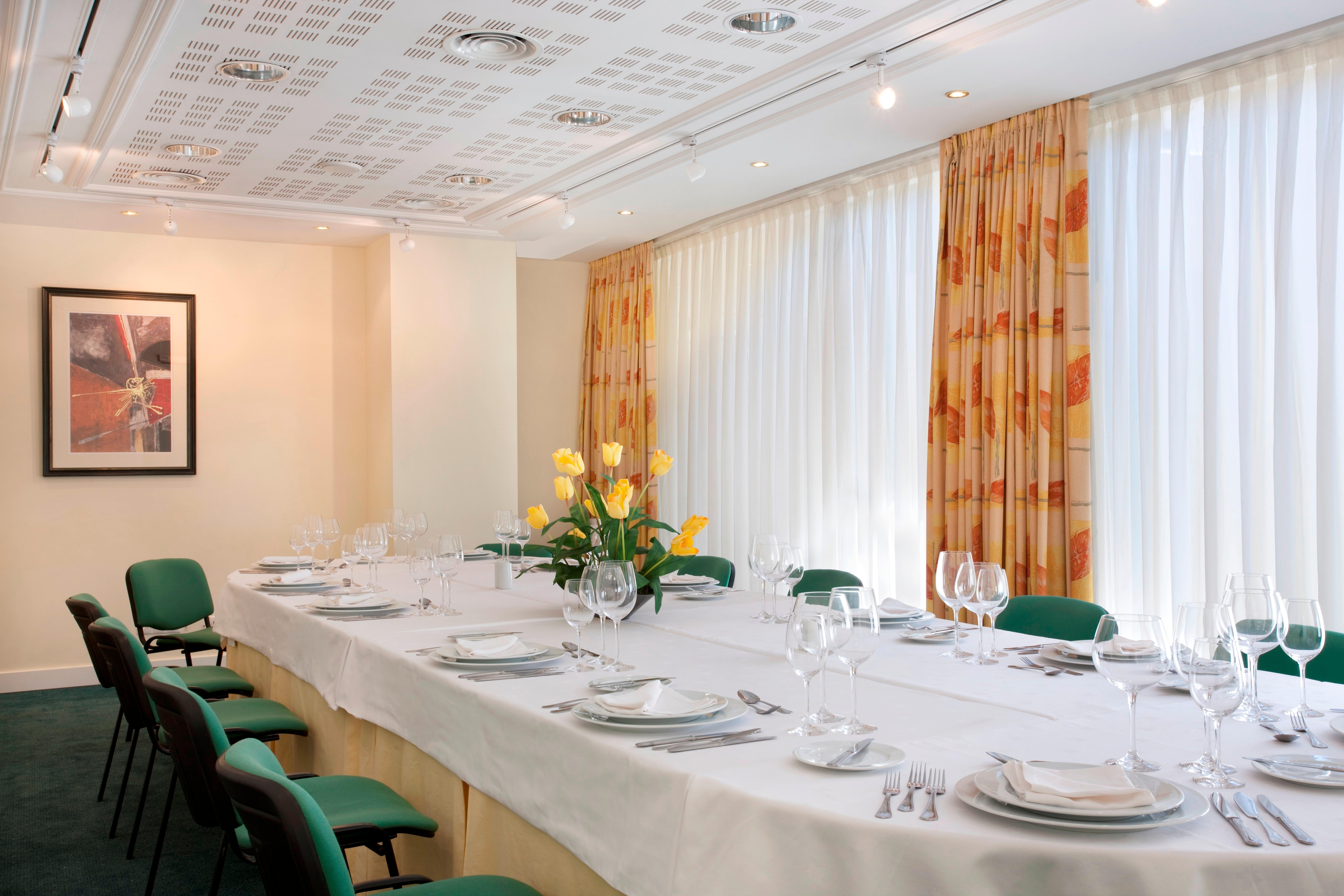 Holiday Inn Lisbon By Ihg Bagian luar foto
